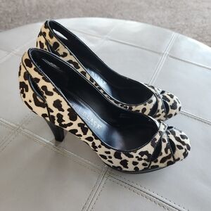 WHBM Leopard Print Pumps Womens Sz 7M Black Ivory Pony Hair Leather 3.5” Heels